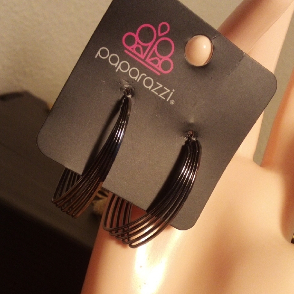 Paparazzi Black and Gold Gradient Multi-Strip Hoop Earrings - Picture 2 of 5